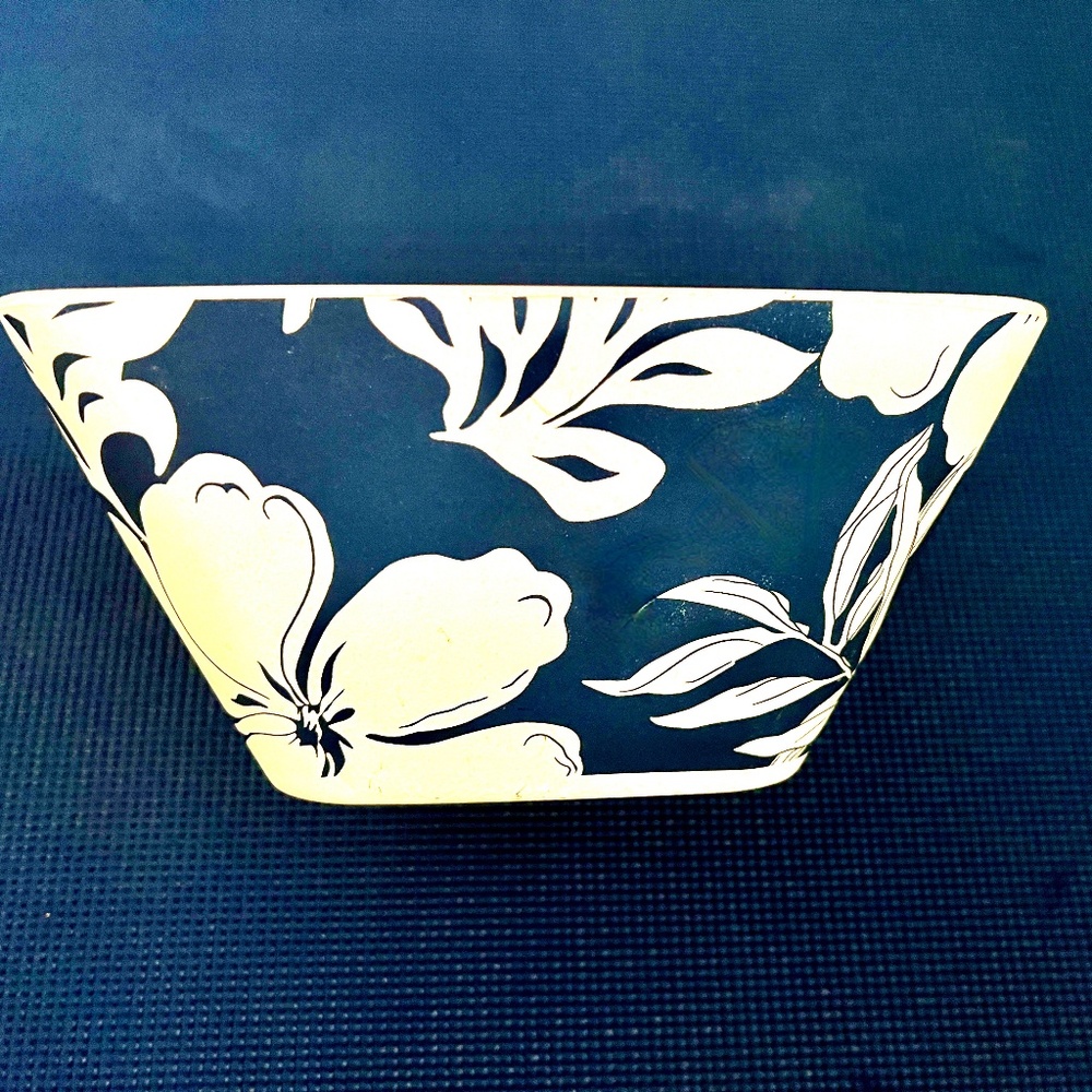 Aloha!  Bamboo Beautiful large Bowl